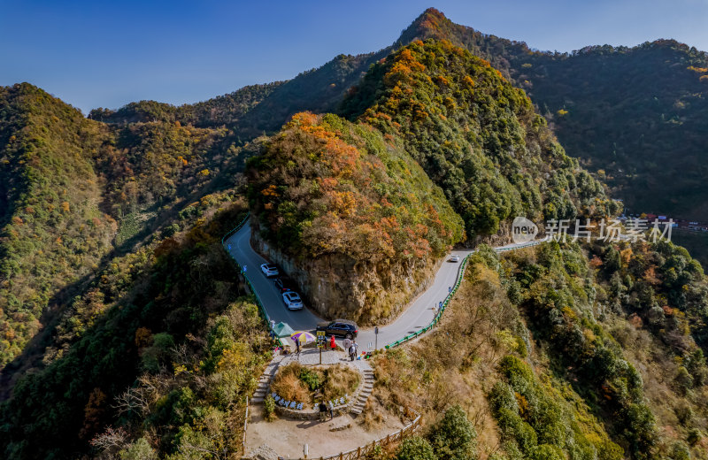 深秋的皖南川藏线六道拐风光