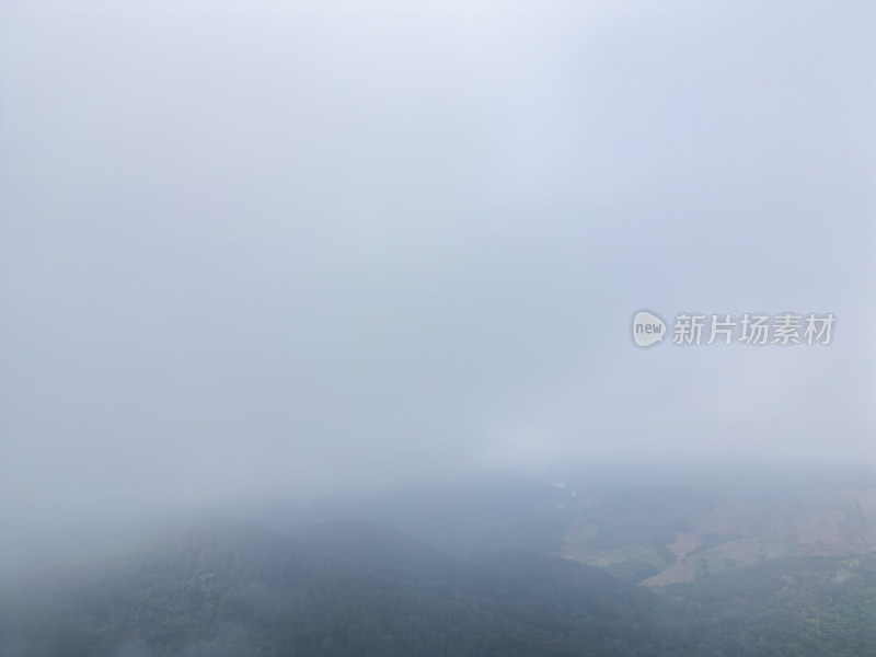 航拍云雾缭绕的山脉自然风光全景