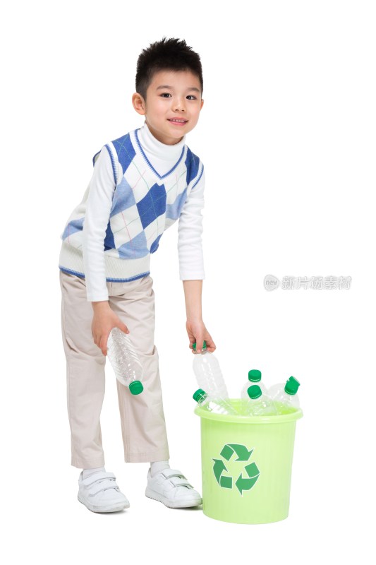 回收空塑料瓶子的环保儿童