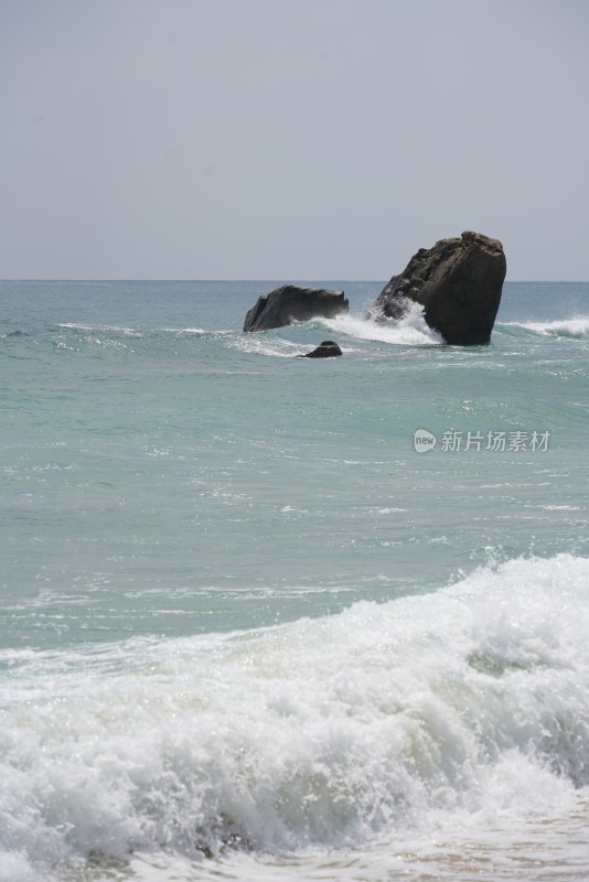 海南三亚万宁日月湾海浪