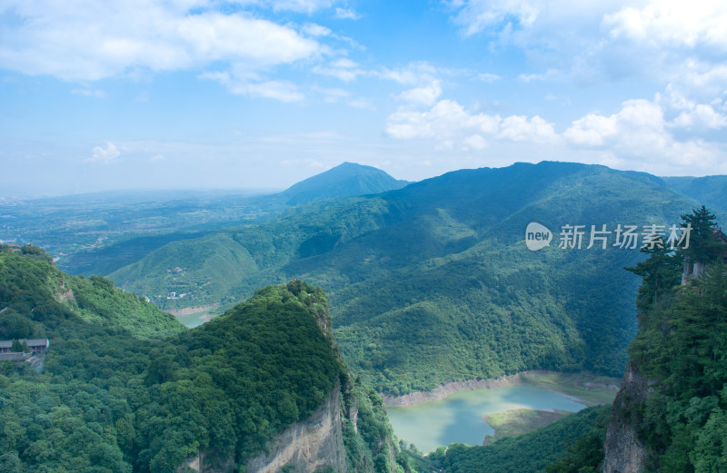 甘肃平凉5A级风景区崆峒山古建筑自然风光