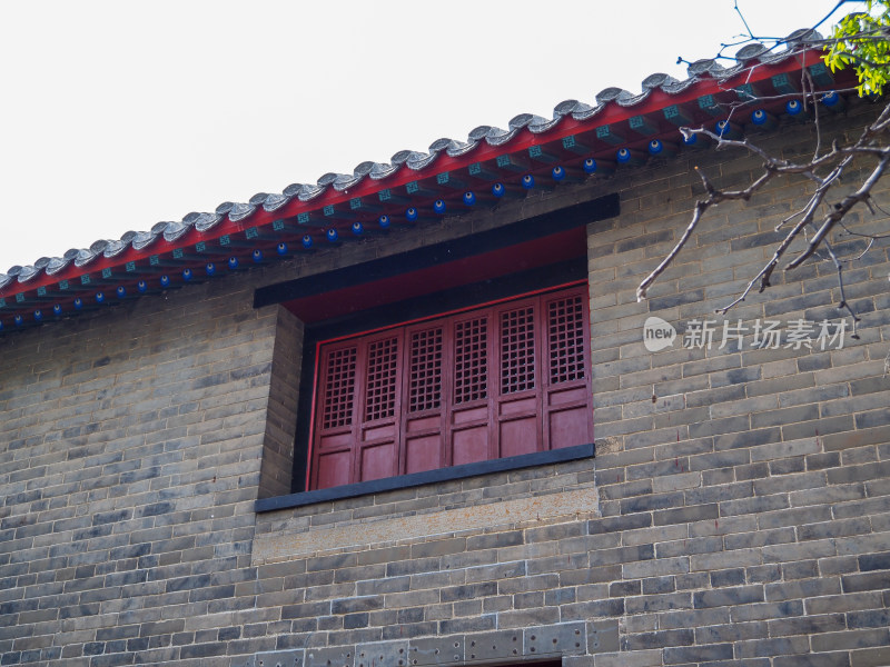 中式古建筑墙面与门窗特写
