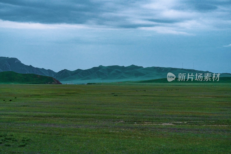 新疆内蒙大草原山脉自然风光