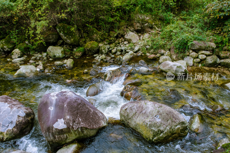 汉中留坝火烧店镇秦岭深处的山中小溪