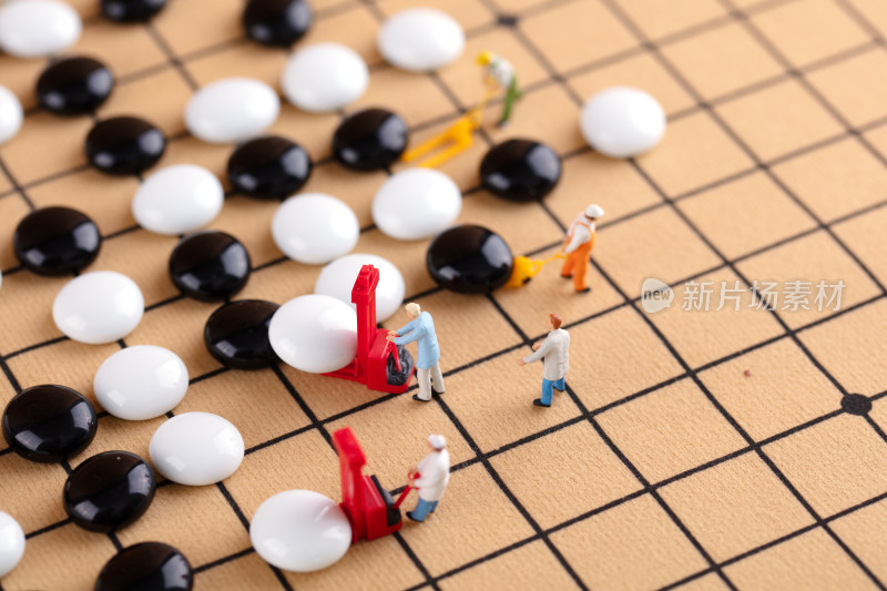 微缩创意搬运棋盘上的棋子