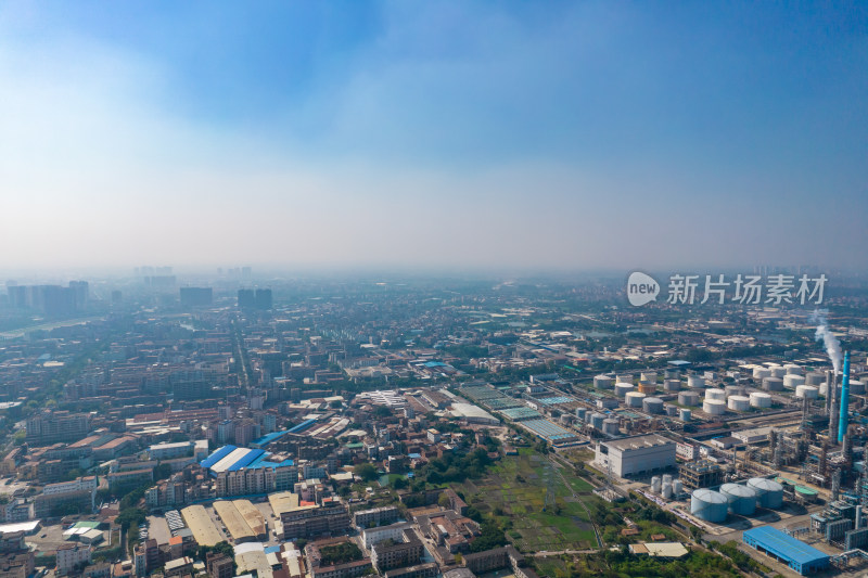 广东茂名城市风光中石油航拍摄影图