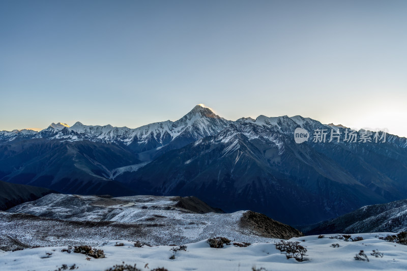 四川甘孜州子梅垭口云海贡嘎雪山日落日出