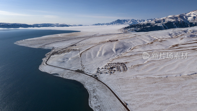 冬季赛里木湖雪山湖泊全景自然风光