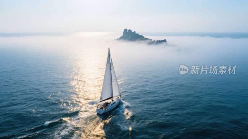 海面上的帆船，扬帆起航逐浪行