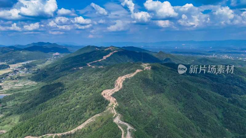 丘陵山川农田山脉航拍图