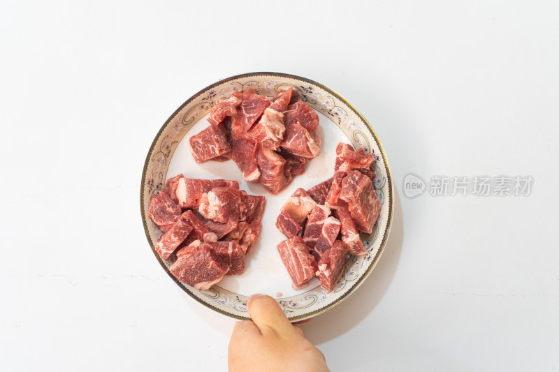 盘子中的牛羊肉