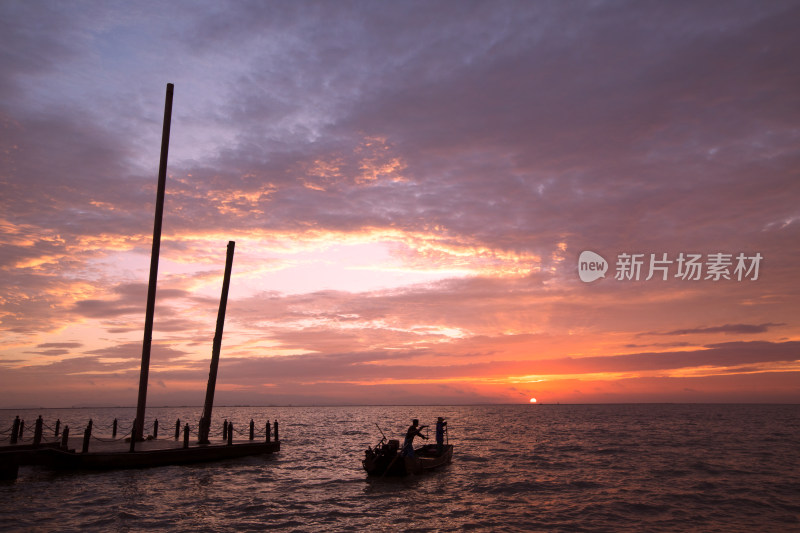 太湖日出日落朝霞满天渔舟