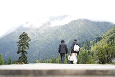 四姑娘雪山旅游的人