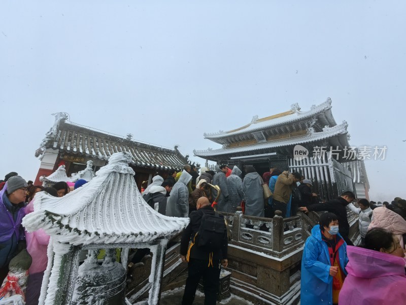 湖北武当山景区冬天大雪雾凇古建筑旅游