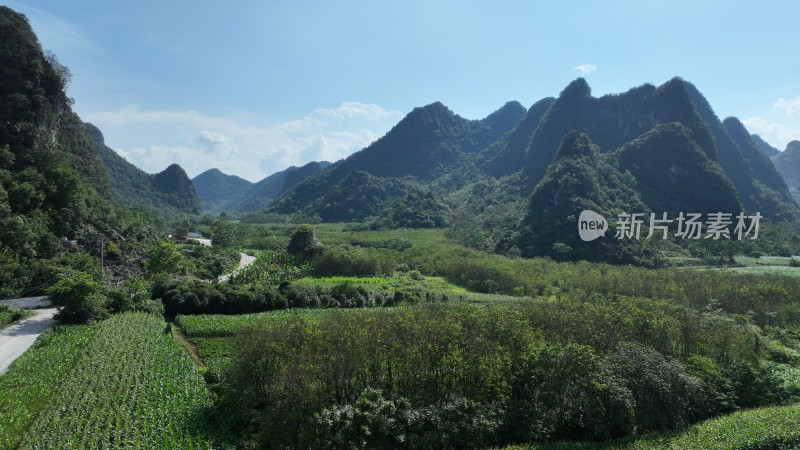 航拍广西美丽山脉风景喀斯特山峰峰林柳州