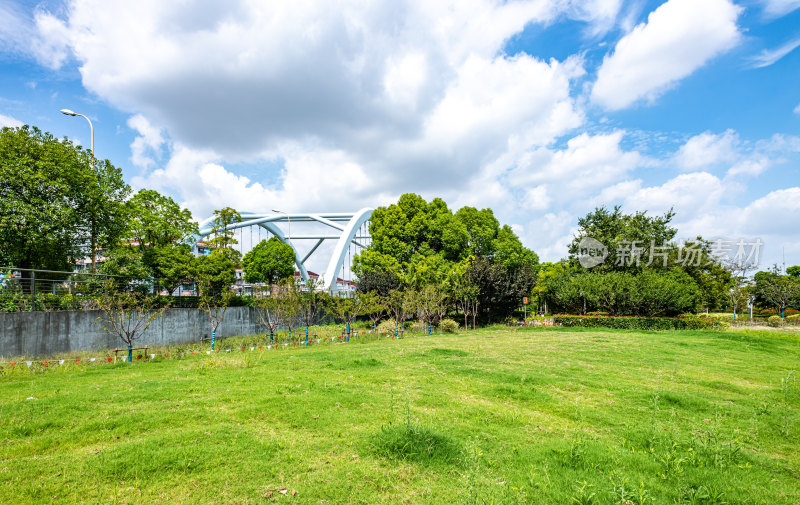 上海中新泾公园法华禅寺景观