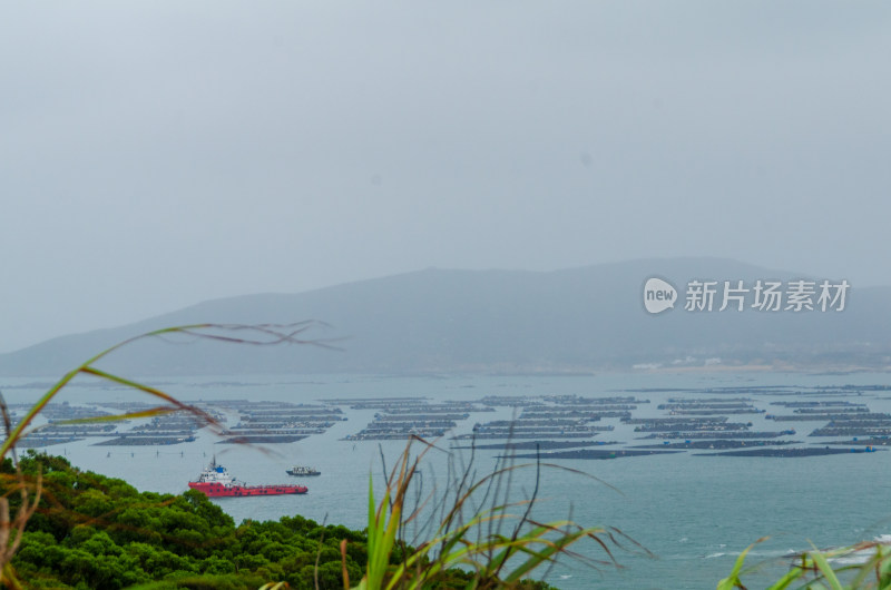 福建平潭岛，海面上起了雾