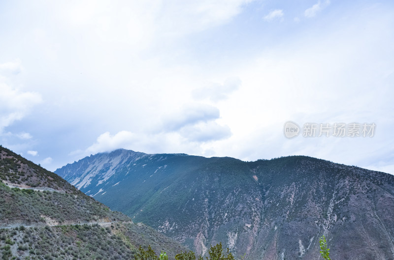 川藏公路318国道西藏地区沿路山景风光