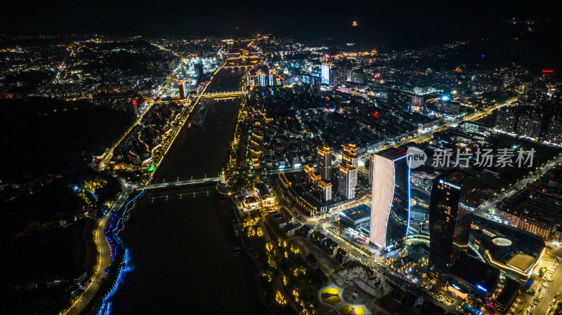 浙江丽水龙泉市夜景万达广场灯火通明