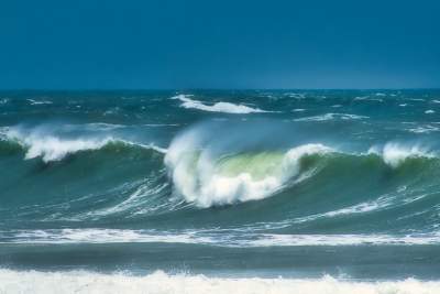 海浪波涛汹涌浪花巨浪浪潮汹涌