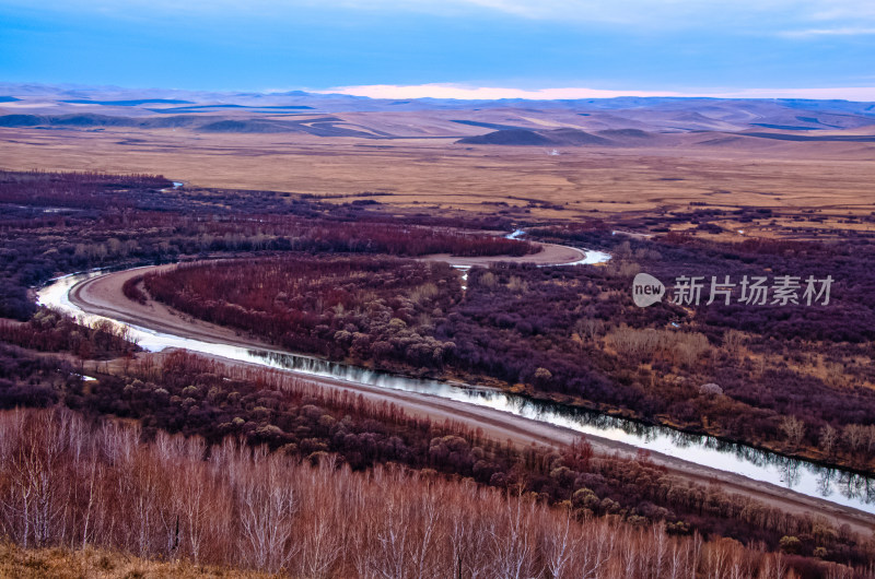 内蒙古呼伦贝尔额尔古纳湿地公园河湾秋景