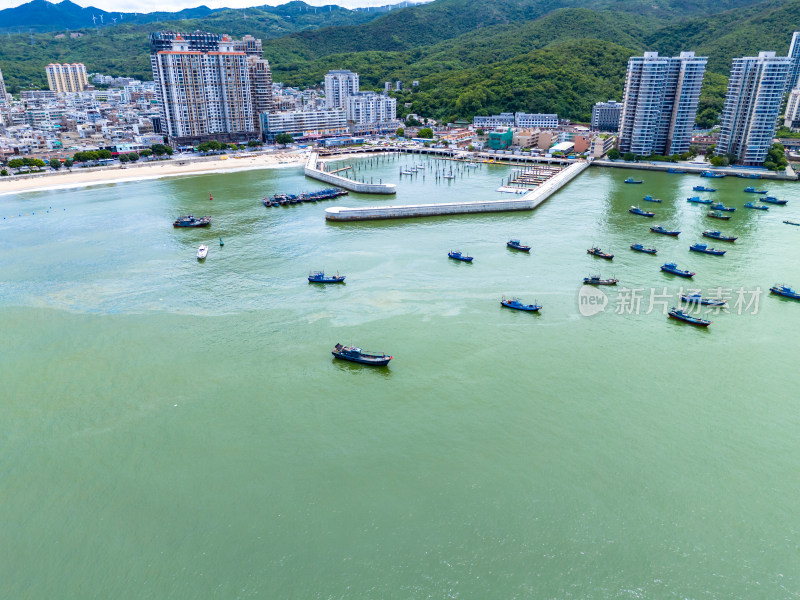 南澳岛居民区海上休闲度假村航拍图