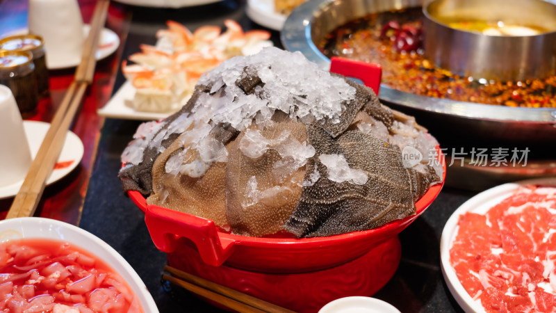 重庆地道火锅及配菜特写