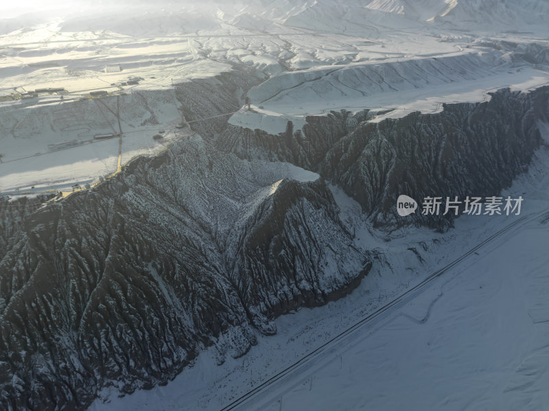 新疆北疆独山子大峡谷纹理雪山高空航拍