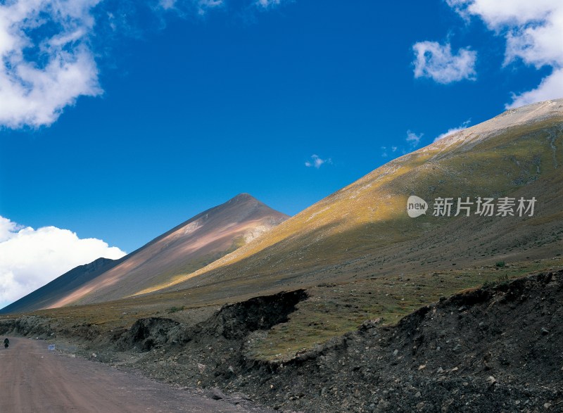 西藏念青唐古拉山青藏公路