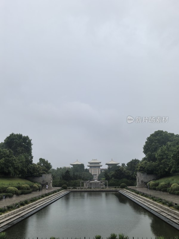 雨花台：古建筑景观与园林式池塘