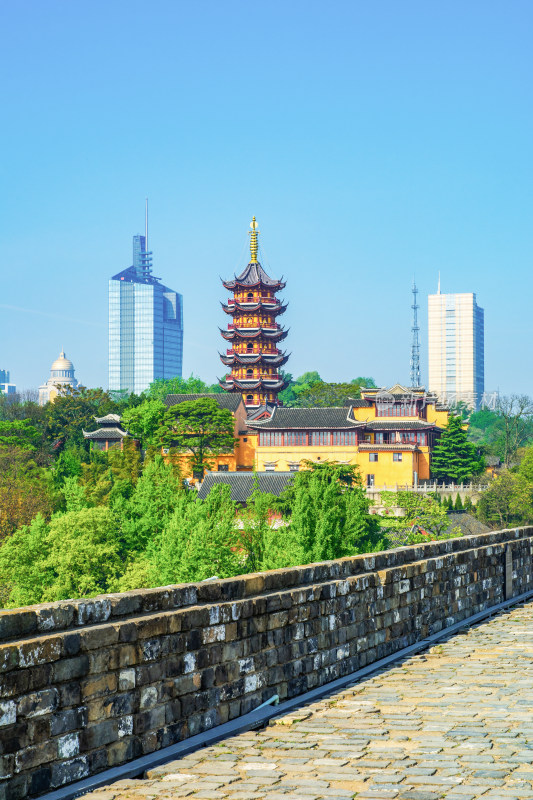 江苏南京明城墙与鸡鸣寺