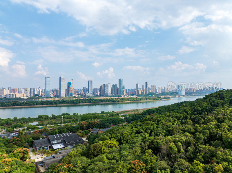 航拍长沙橘子洲头湘江两岸江景城市天际线