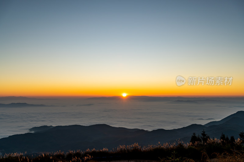 日出和云海