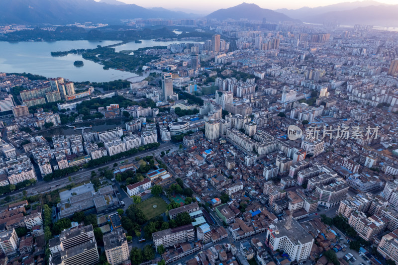 广东肇庆城市清晨航拍摄影图