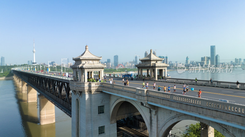 武汉马拉松比赛武汉长江大桥附近情况