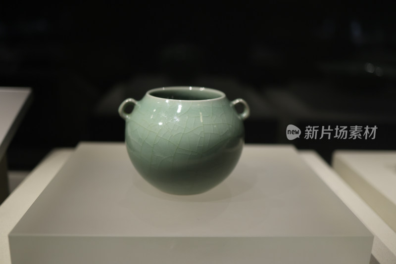 中国杭州工艺美术博物馆龙泉窑双耳罐