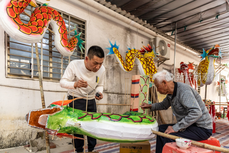 揭西五经富非遗鲤鱼灯制作