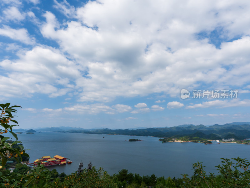 千岛湖天屿山观景台俯瞰千岛湖