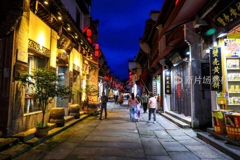 黄山屯溪老街河街夜景风光