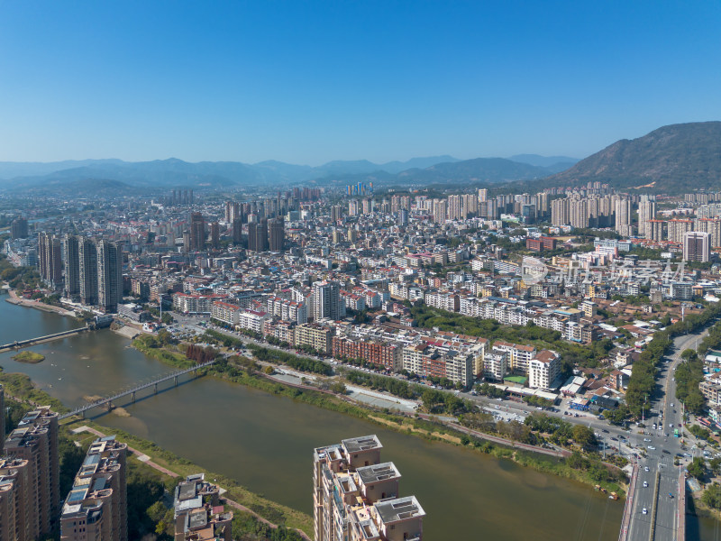 仙游依山傍水的城镇住宅区鸟瞰全景