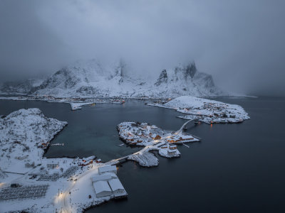 挪威罗弗敦群岛北极圈雷纳冬季雪景高空航拍