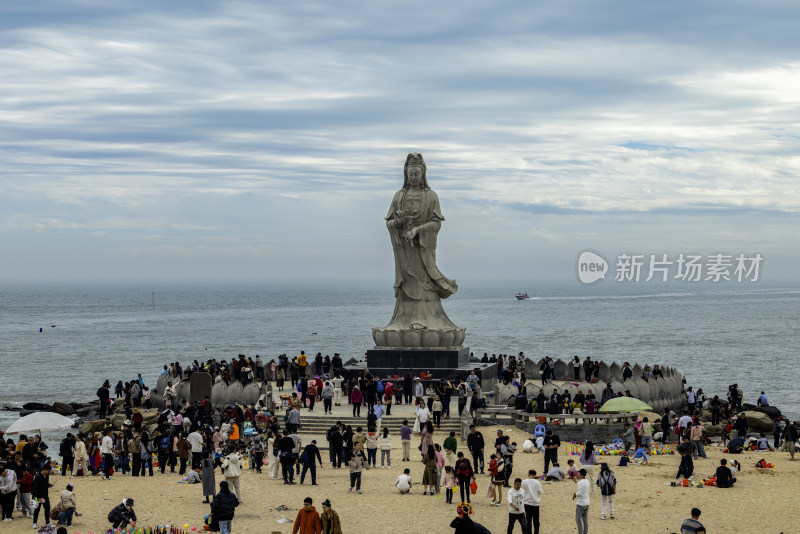 福建泉州石狮黄金海岸观音像节日人流