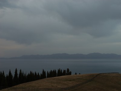 阴天赛里木湖全景