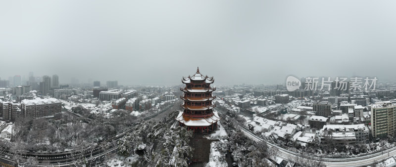 雪后全景俯瞰古色古香的黄鹤楼