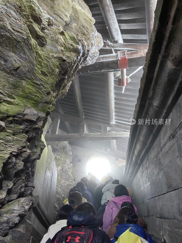 湖北武当山景区冬天大雪雾凇古建筑旅游