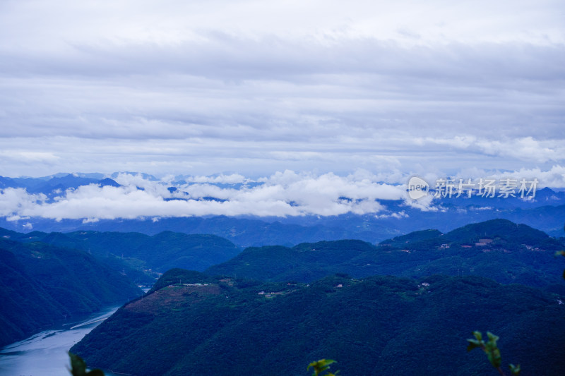 云海山峦