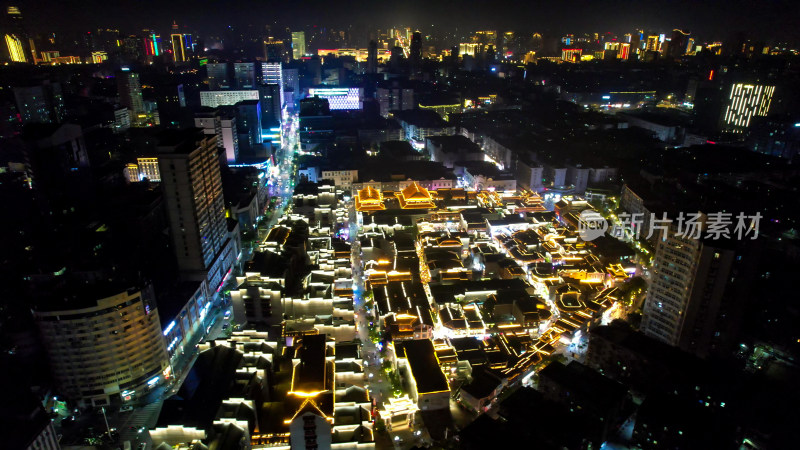 江西南昌万寿宫历史文化街区夜景航拍图