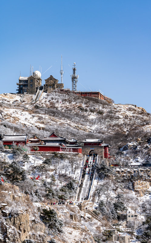 山东泰安泰山风景区雪景自然景观