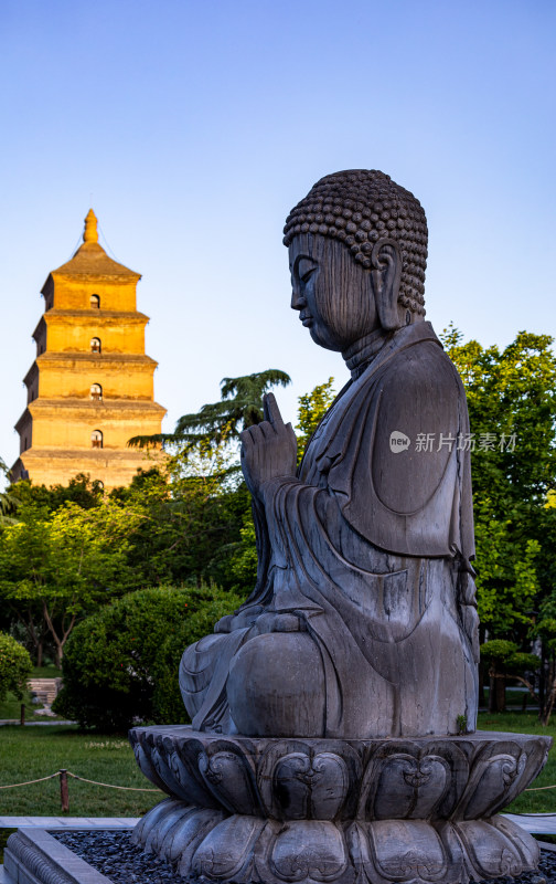 西安大慈恩寺遗址公园大雁塔释迦牟尼坐像