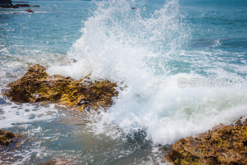 海浪礁石大海海岸线